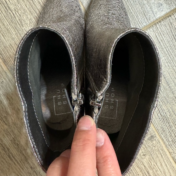 Shu Shop Silver Booties - Picture 3 of 6